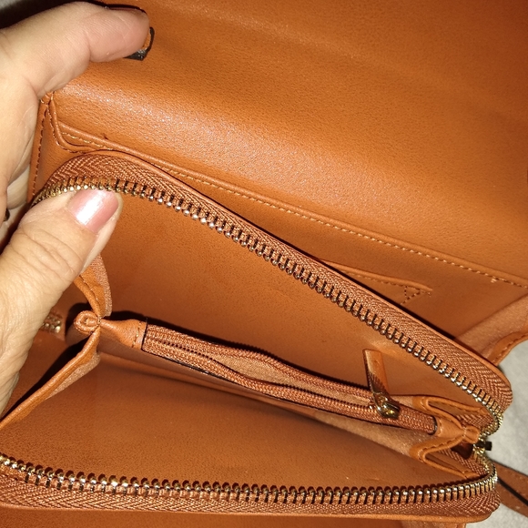 Aldo crossbody bag/wallet design. - Picture 4 of 7